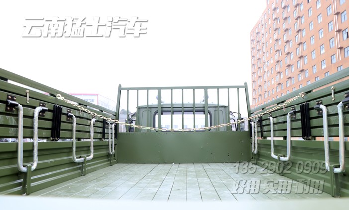 東風(fēng)六驅(qū)尖頭卡車(chē),六驅(qū)越野卡車(chē),六驅(qū)長(zhǎng)頭貨車(chē),東風(fēng)6*6卡車(chē),EQ2100,3.5噸長(zhǎng)頭貨車(chē),東風(fēng)四驅(qū)六驅(qū)越野車(chē)