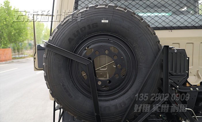 東風(fēng)EQ2102NJ,六驅(qū)越野卡車(chē)底盤(pán),越野專(zhuān)用車(chē)底盤(pán),東風(fēng)153高配,210馬力雙排卡車(chē),輪胎充放氣,后置絞盤(pán)